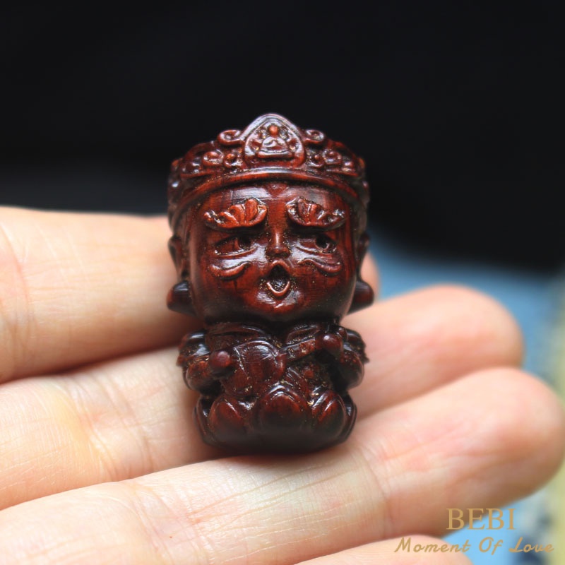 Mặt Dây Chuyền Hình Phật Bằng Gỗ Đàn Hương Màu Đỏ