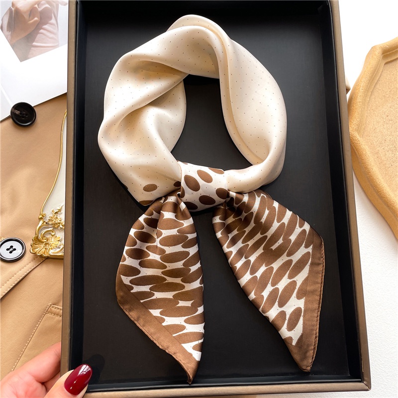 Khăn Choàng Cổ Hình Vuông 70X70Cm In Họa Tiết Chấm Bi Màu Gradient Thời Trang Xinh Xắn Cho Nữ