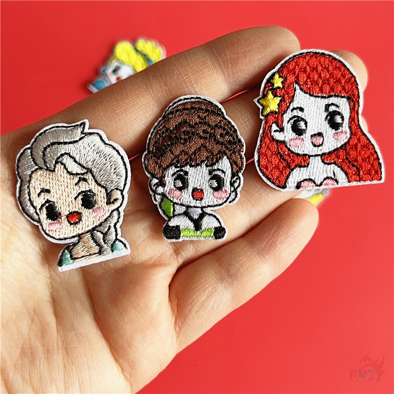 ♥ Miếng Vá Bằng Sắt Hình Hoạt Hình Dễ Thương ♥ 1 Huy Hiệu Cài Áo Hình Elsa / Anna / Rapunzel / Jasmine / Bạch Tuyết / Cinderella / Ariel