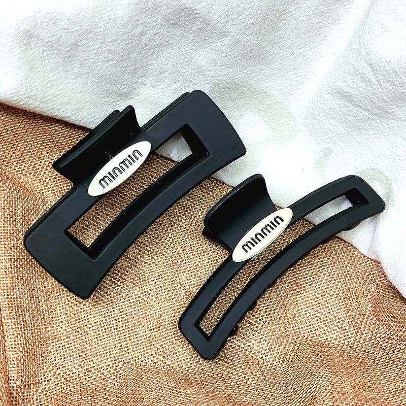 Kẹp Tóc Hình Vuông Bằng Acrylic Màu Đen Nhám In Chữ Phong Cách Hàn Quốc Thời Trang Cao Cấp Cho Nữ