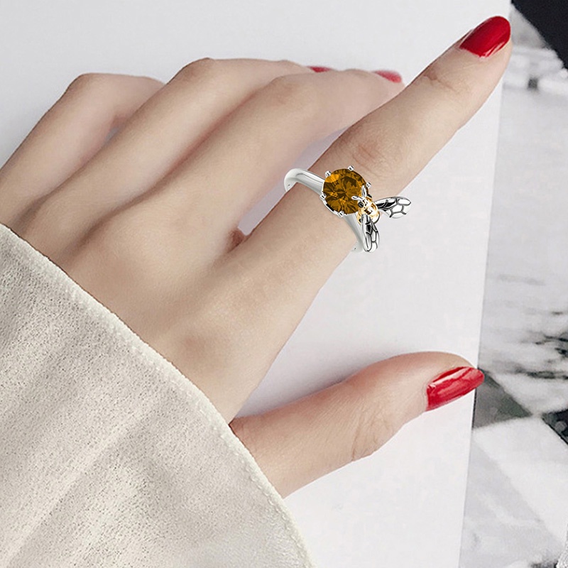 Nhẫn Đính Hôn Bằng Đồng Hình Chú Ong Vàng Dễ Thương