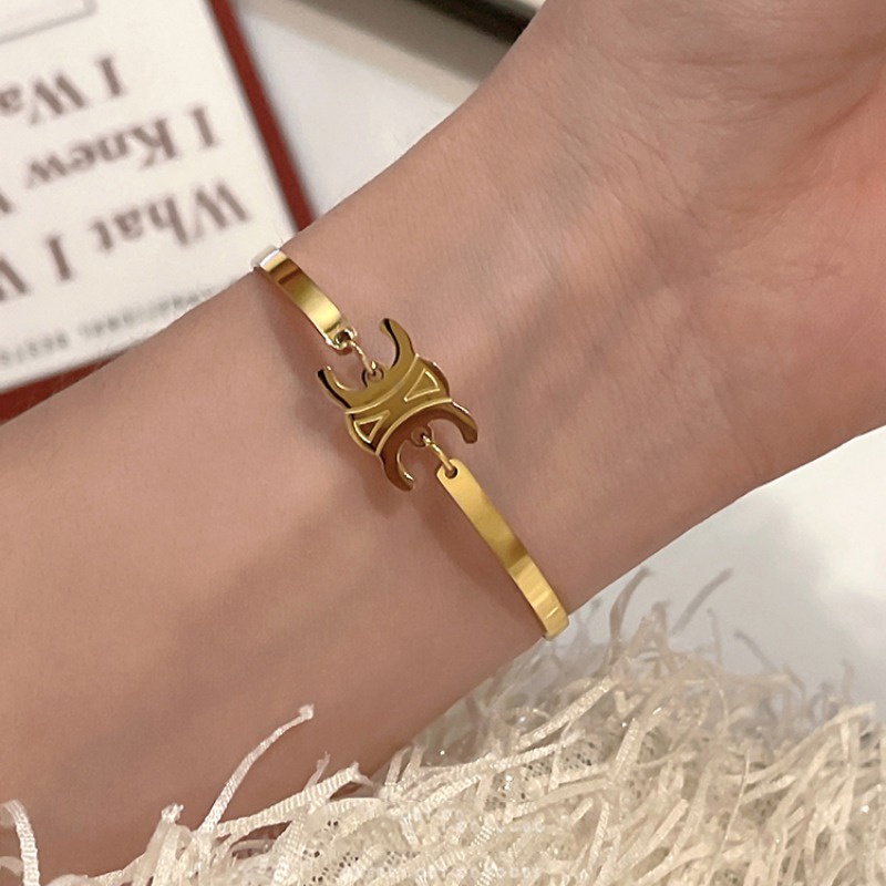 Vòng Tay Hai Chữ C Bằng Titan Mạ Vàng 18K Chống Rỉ Sét Không Phai Chất Lượng Cao Cho Nữ