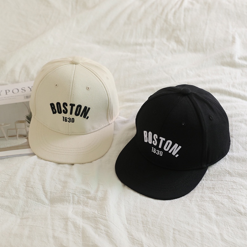 Trẻ em mũ vành phẳng boston chữ thêu hip hop màu rắn trẻ em mũ bóng chày mũ chống nắng ngoài trời hàn quốc mũ đi biển