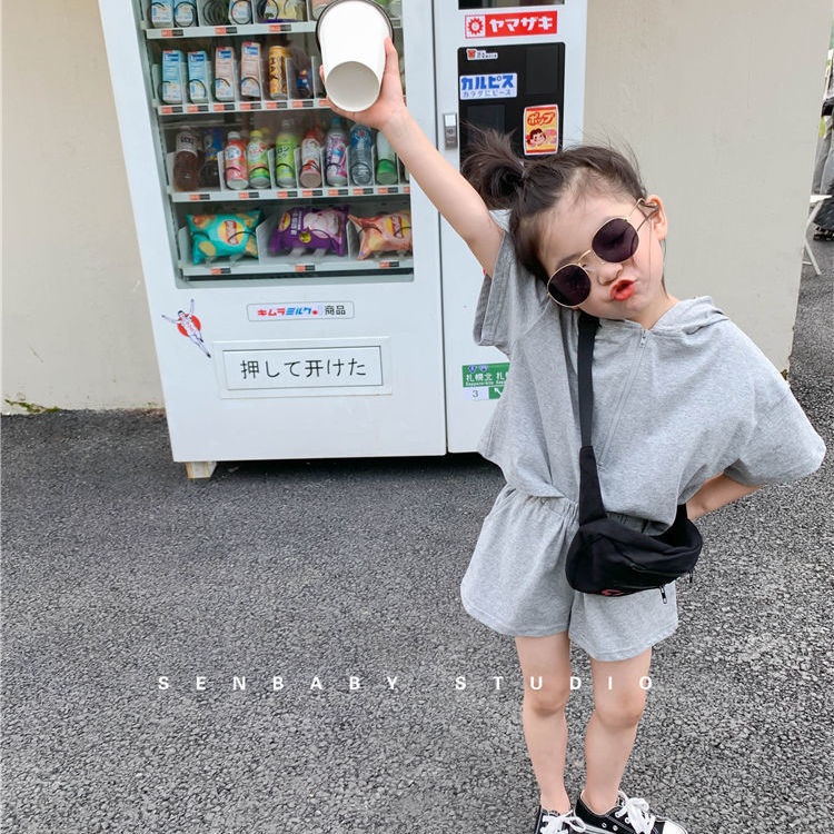 Bộ Đồ Thể Thao Hai Mảnh Áo Hoodie Tay Ngắn Phong Cách Phương Tây Thời Trang Mùa Hè 2023 Mới Cho Bé Gái