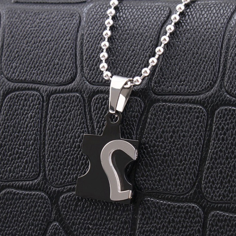 Bộ 2 Vòng cổ Thép Titan Mặt Ghép Hình Trái Tim Cho Cặp Đôi