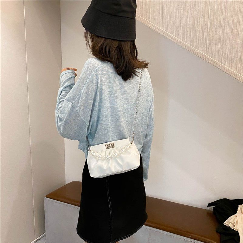 Túi Xách Da Mềm Xếp Ly Phối Chuỗi Ngọc Trai Xinh Xắn Dành Cho Nữ