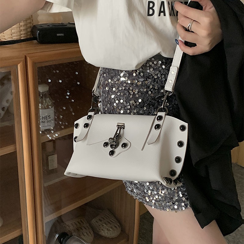 Túi Đeo Vai Đính Đinh Tán Phong Cách punk Cá Tính Chất Lượng Cao Cho Nữ