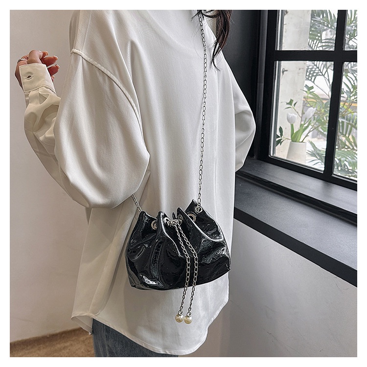 Túi Đeo JASMIN NOIR Chéo Da Bóng Họa Tiết Da Cá Sấu Thời Trang Cho Nữ