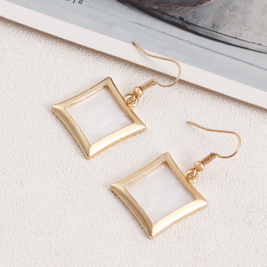 Khuyên Tai Kim Loại Hình Vuông Màu Trắng Phong Cách Retro Cá Tính Cho Nữ