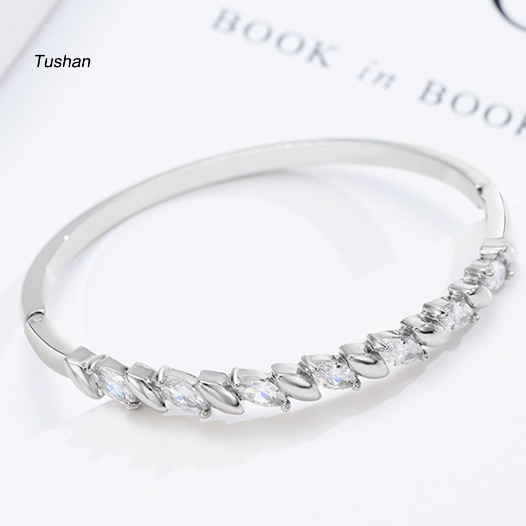 Vòng Đeo Tay Họa Tiết Chiếc Lá Thời Trang Ấn Tượng