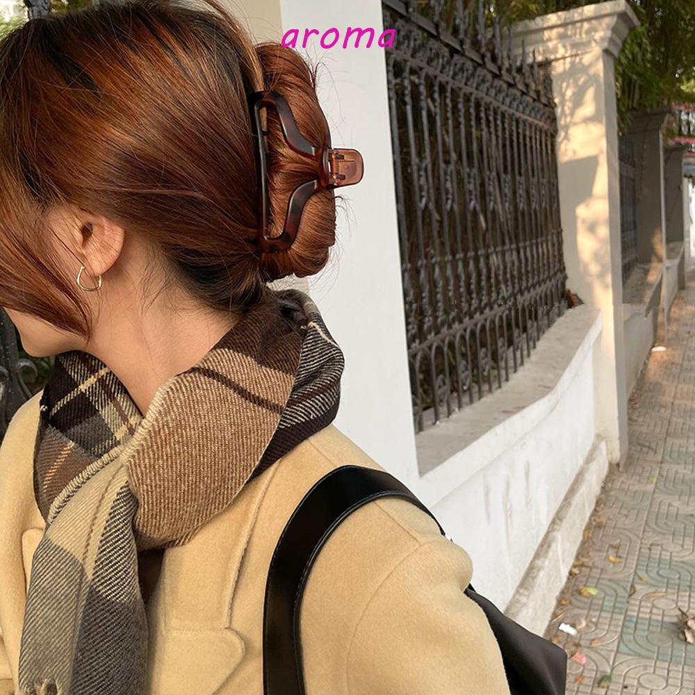 Kẹp Càng Cua Họa Tiết Hình Học Rỗng Mới Cho Nữ