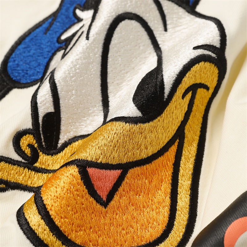 Áo Thun Tay Ngắn Thêu Hình Vịt Donald / Hoa Hồng Thời Trang