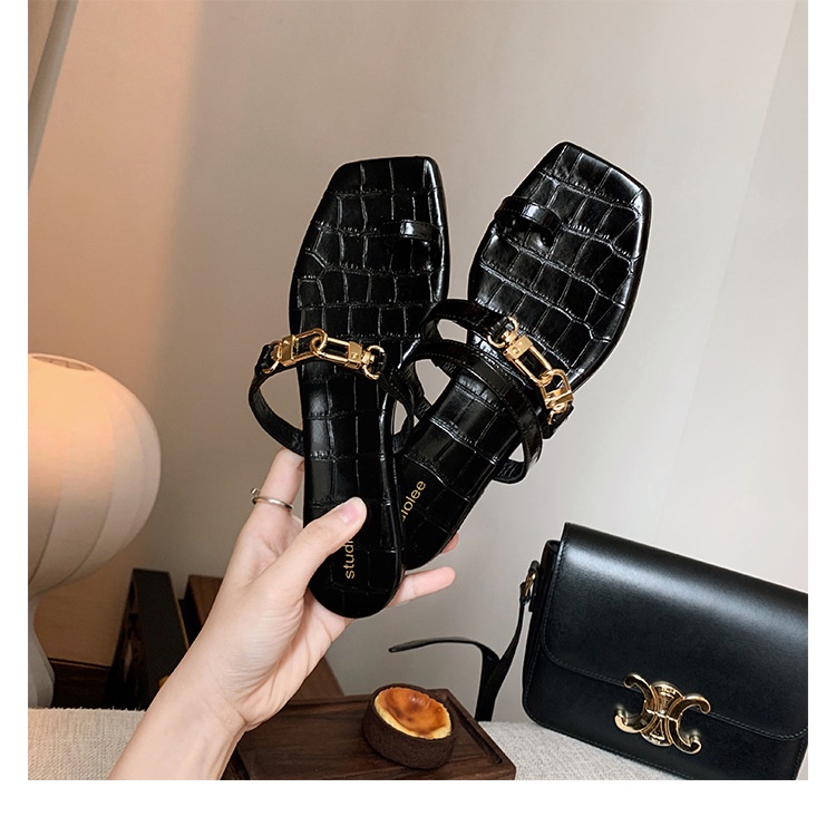 Dép Sandal Phẳng Mũi Vuông Họa Tiết Da Cá Sấu Hai Dây Khóa Cài Vàng Phong Cách Mẹ Nho Mùa Hè Cho Nữ