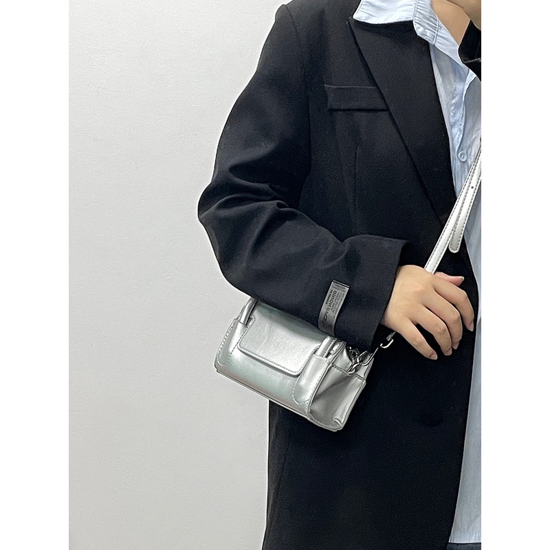 Túi Đeo Chéo Hình Vuông Nhỏ Màu Bạc Đơn Giản Thời Trang Cho Nữ