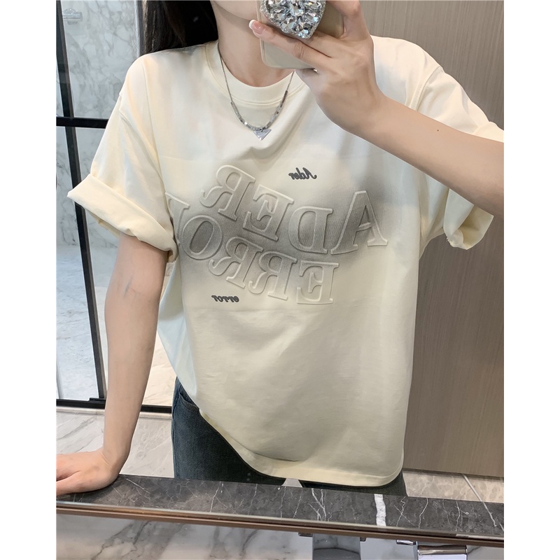 Áo Thun Tay Ngắn Cổ Tròn Dáng Rộng Họa Tiết Sơn Dập Nổi Cá Tính