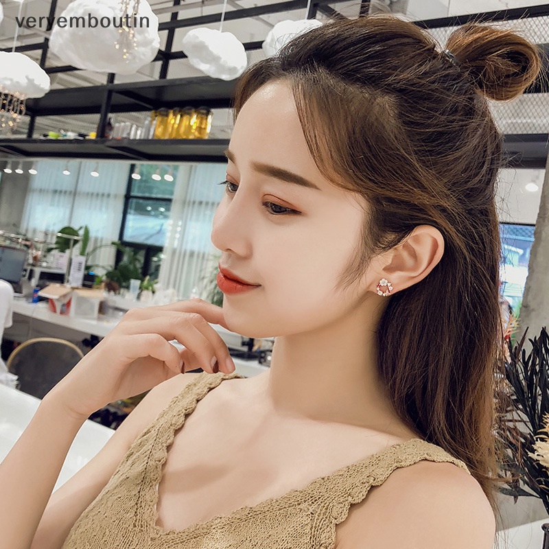 1 Đôi Bông Tai Hình Hoa Đính Đá Bằng Hợp Kim Phong Cách Hàn Quốc Dành Cho Nữ