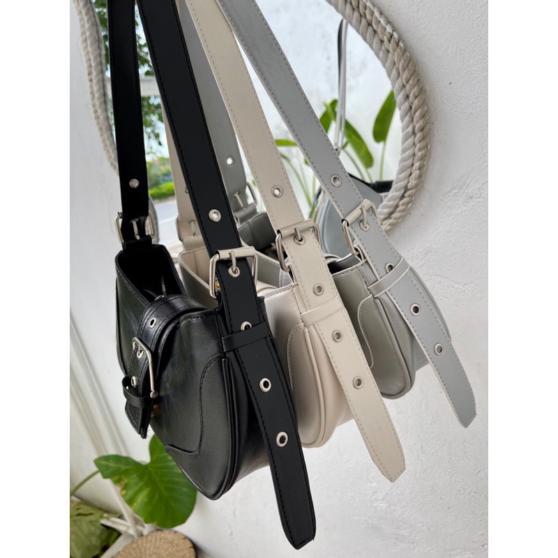 Túi kẹp nách nữ khuy vuông dây đột khuy da nhăn thời trang