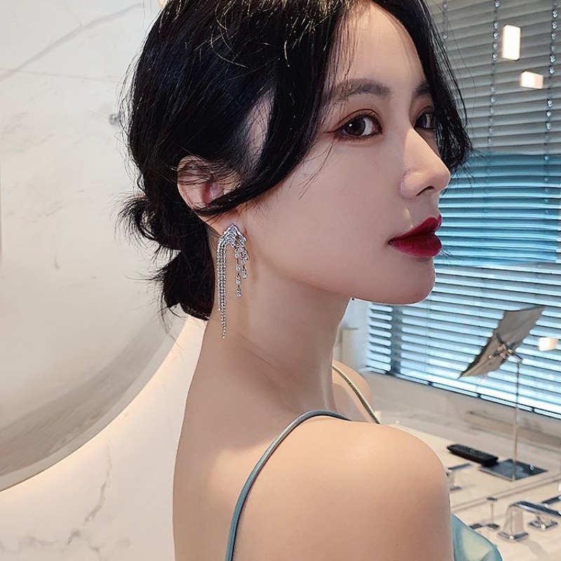 Đôi Khuyên Tai Dài Tua Rua Đính Đá Thời Trang Cho Nữ