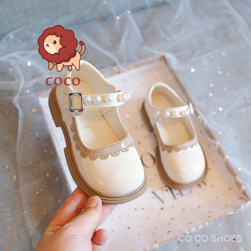 Trẻ em ren giày da nhỏ 2023 mùa xuân phong cách mới cô gái ngọc trai dễ thương giày đơn đế mềm velcro giày công chúa hợp thời trang