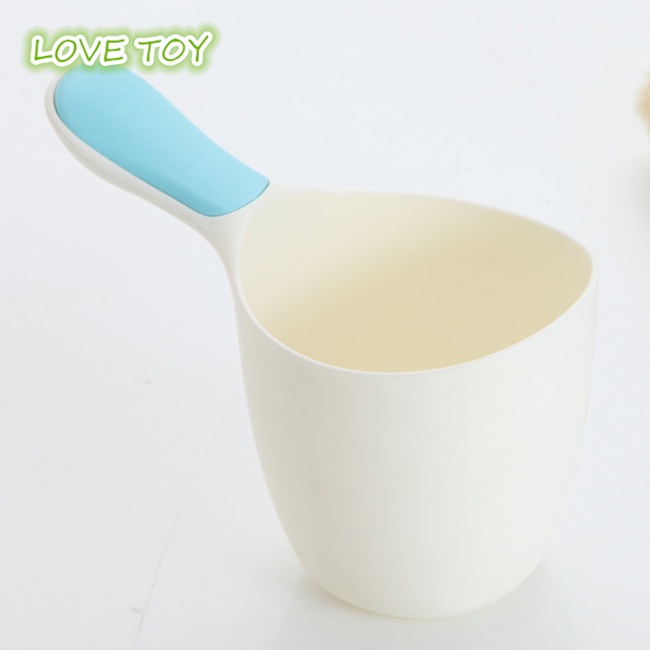 Ca Múc Nước Gội Đầu Tiện Lợi Cho Bé
