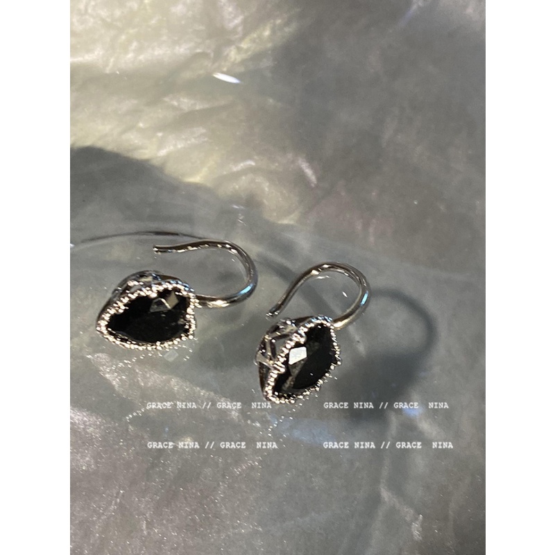 Khuyên Tai Hình Trái Tim Màu Đen Phong Cách Thời Trang 2023 Dành Cho Nữ