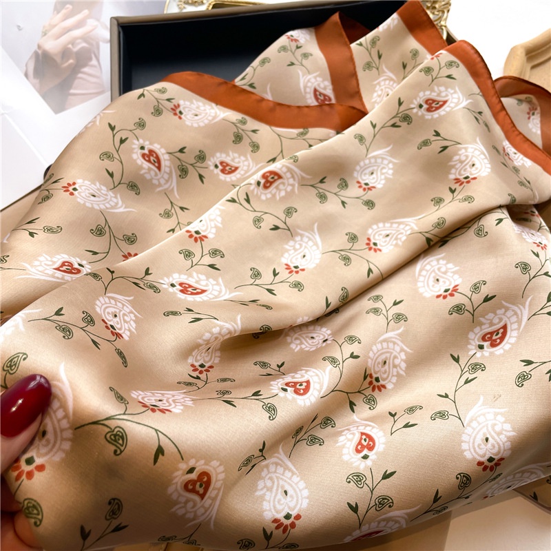 Khăn Choàng Cổ Hình Vuông 70X70Cm In Họa Tiết Hoa / Trái Tim Xinh Xắn Thời Trang Cho Nữ