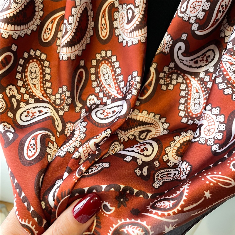 Khăn Choàng Cổ Hình Vuông 90 * 90CM Bằng Lụa In Họa Tiết Thời Trang Thu Đông Cho Nữ