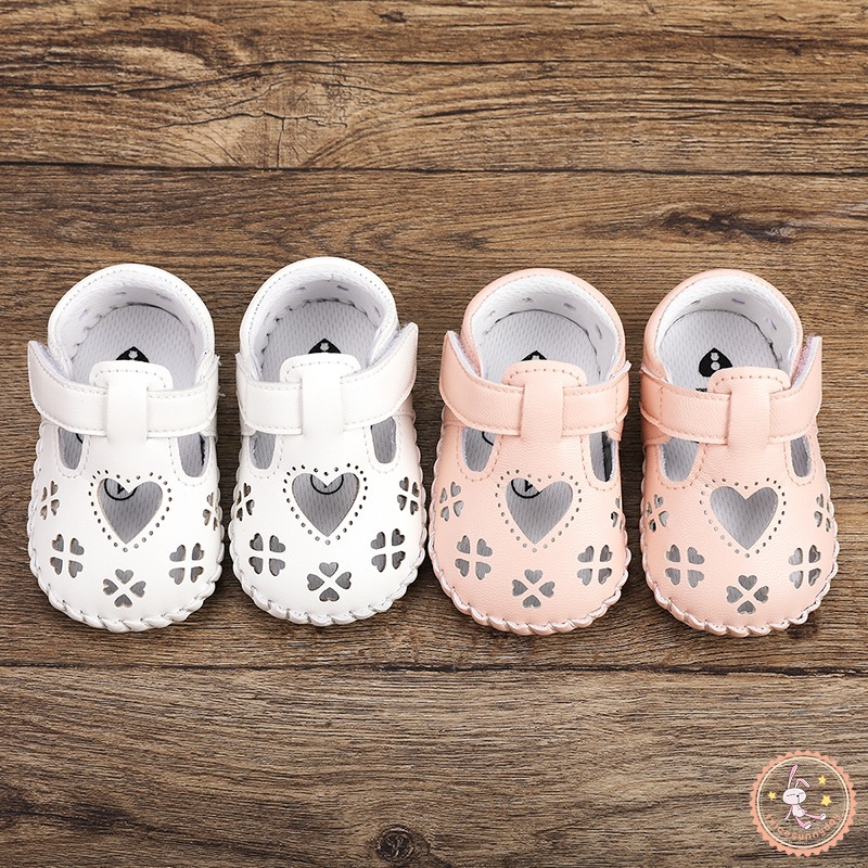 Giày Thể Thao Đế Mềm Thoáng Khí Họa Tiết Trái Tim Dễ Thương Cho Bé