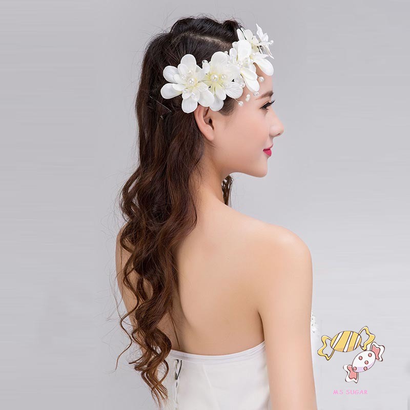 Vòng Hoa Hồng Lớn Cài Tóc Cho Cô Dâu Ngày Cưới
