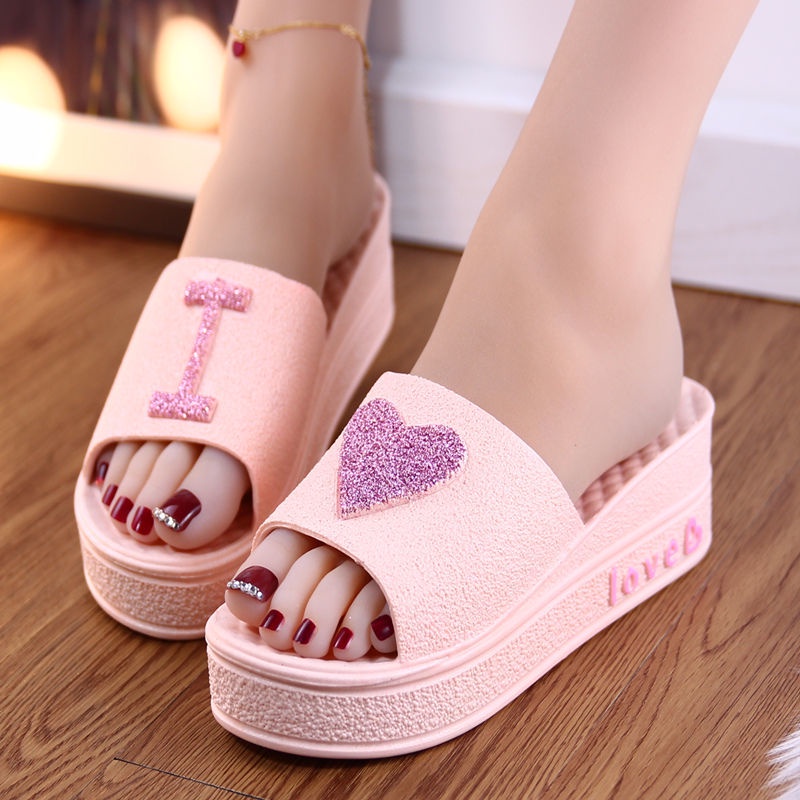 Dép Sandal Đế Dày Mềm Mại Chống Trượt Hình Trái Tim Dễ Thương Cho Nữ