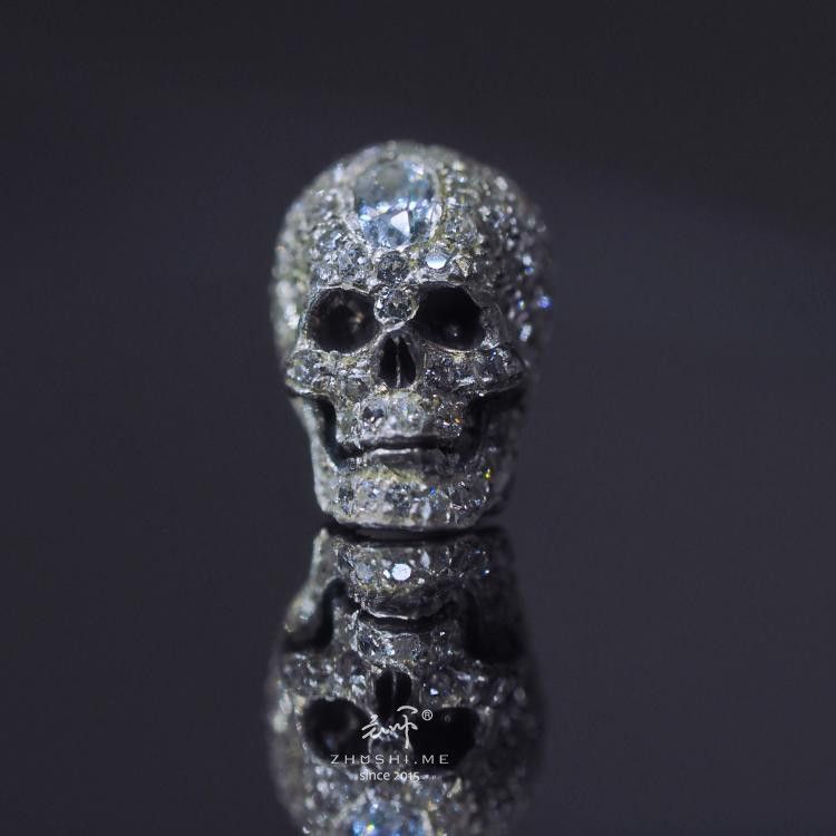 Bông Tai Hình Đầu Lâu Đính Kim Cương Giả Thiết Kế Mới Cao Cấp Thời Trang