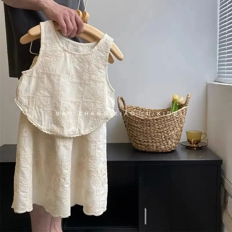 Bộ Áo Không Tay Thêu Họa Tiết Tinh Tế Mẫu Mới 2023 Dành Cho Bé Gái