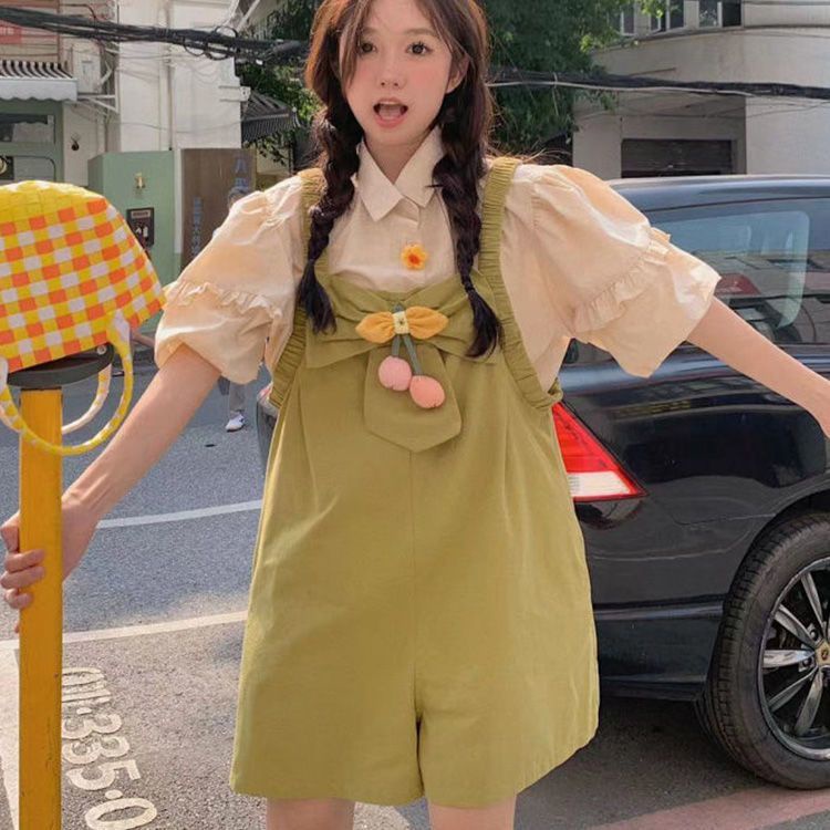 2023 summer new style loose short-sleeved shirt top + korean version fashion green suspenders