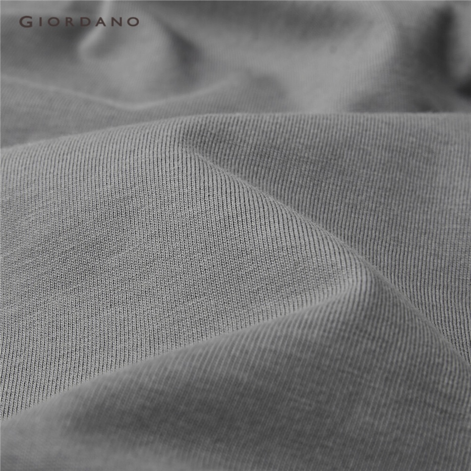 Áo thun cotton GIORDANO 01023825 tay dài thêu chữ cho nam