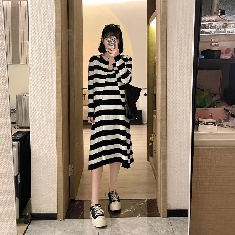 Bộ Áo Sweater Dệt Kim + Váy Yếm Dáng Dài Họa Tiết Kẻ Sọc Thời Trang Xuân Thu Xinh Xắn Cho Mẹ Bầu