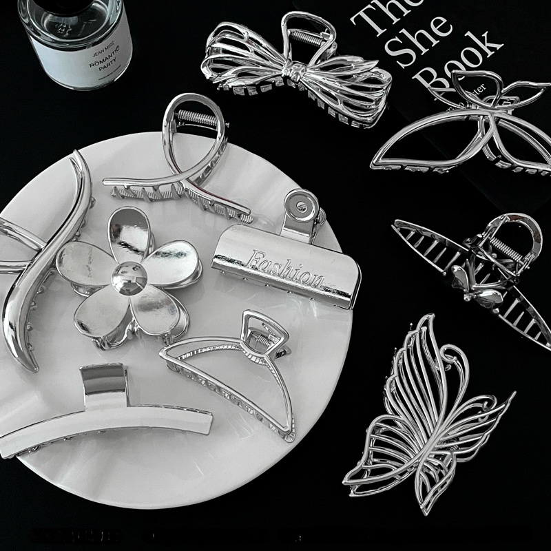 Kẹp Tóc Hình Chiếc Nơ Lớn Màu Bạc Cho Nữ