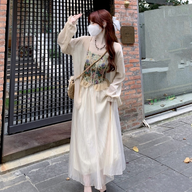 Set Áo Ren Hoa Hai Dây + Áo Khoác Chống Nắng + Chân Váy Lửng Thời Trang Mới Cho Nữ