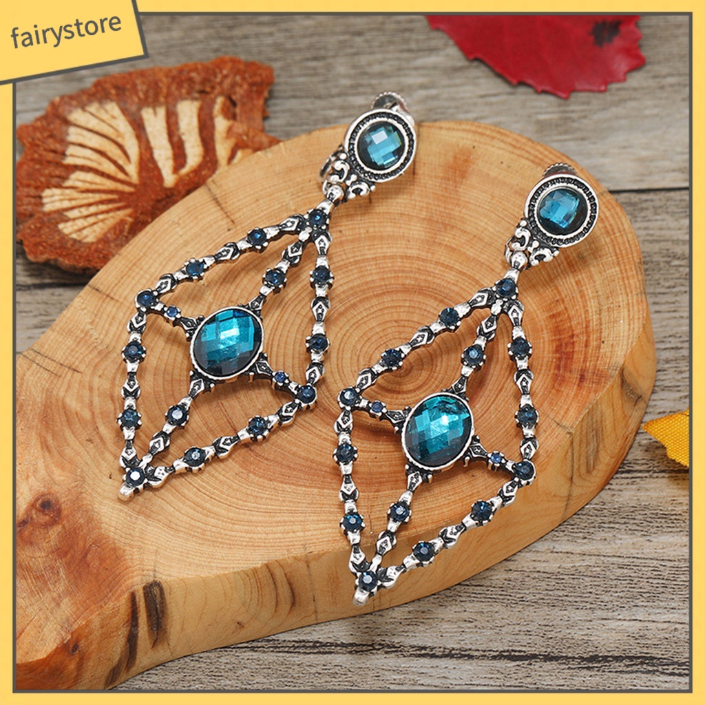 1 Đôi Bông Tai Hình Thoi Rỗng Đính Đá Phong Cách Vintage Dành Cho Nữ