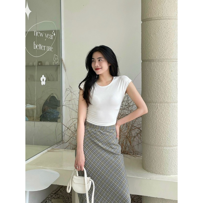 Áo thun croptop trơn cổ tròn tay hến