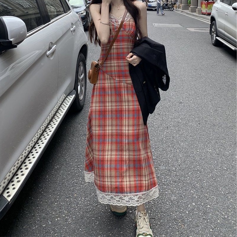 Đầm Hai Dây Cổ Chữ V Lưng Cao Phối Ren Họa Tiết Sọc Caro Màu Đỏ Trà Phong Cách Pháp Thời Trang Mùa Hè Mới