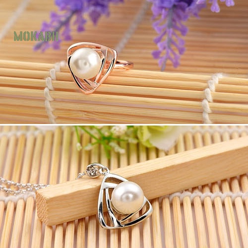 [Mok Abh] Bộ Vòng cổ + Nhẫn + Bông Tai Hình Tam Giác Có Đính Ngọc Trai Giả