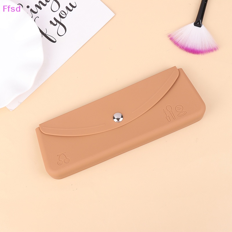 Hộp Đựng Cọ Trang Điểm / Bút Kẻ Viền Môi / Cọ Trang Điểm Bằng Silicone Khóa Nam Châm Chống Thấm Nước Du Lịch Tiện Lợi