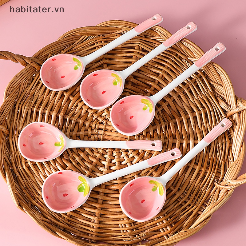 1 Muỗng Ăn Kem / Súp Bằng Sứ Tay Cầm Dài Họa Tiết Dâu Tây Dễ Thương Dùng Trong Nhà Bếp