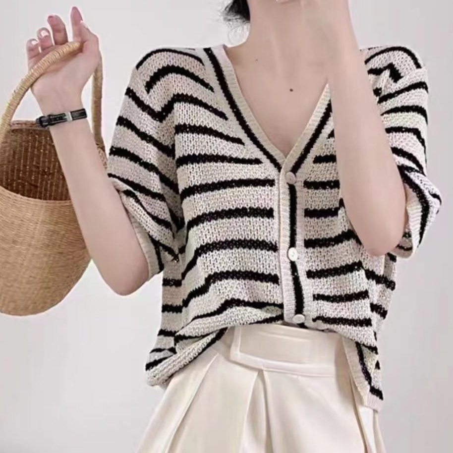 Multiplication 2023 summer vacation style stripes contrast color short-sleeved ice silk sweater top hollow đan t-shirt nữ ngắn mỏng q