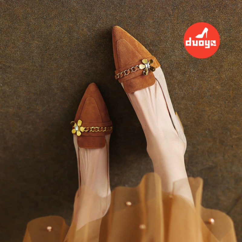 Duoya Giày Búp Bê Da Lộn Mũi Nhọn Đế Thấp Phối Dây Xích Dày Dặn Thời Trang Xuân Thu Dễ Phối Đồ Cho Nữ