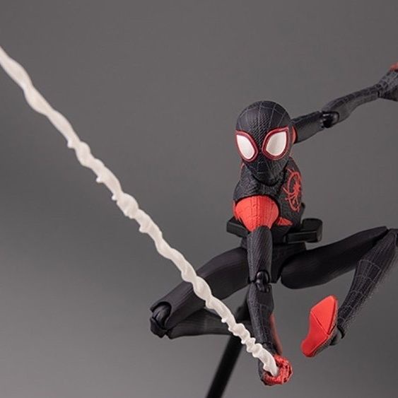 Mô Hình Nhân Vật Người Nhện Trong Phim Marvel 2