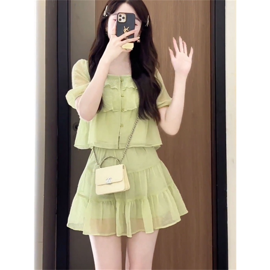 Set Áo Kiểu Cổ Vuông Phối Bèo Và Chân Váy Ngắn Thời Trang Hong Kong Cao Cấp Cho Nữ