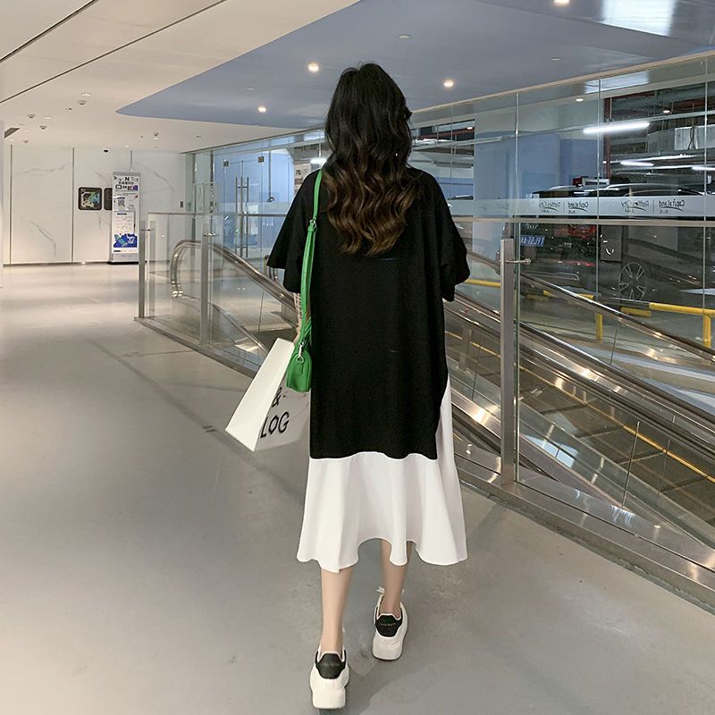 Váy Ngắn Tay Vừa Vặn Với Màu Sắc Tương Phản