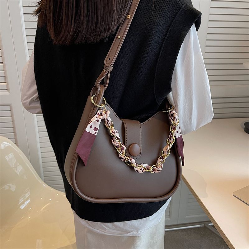 Túi Đeo Chéo Một Bên Vai Có Dây Xích Cổ Điển Thời Trang Phổ Biến Dành Cho Bạn Nữ Bán Chạy