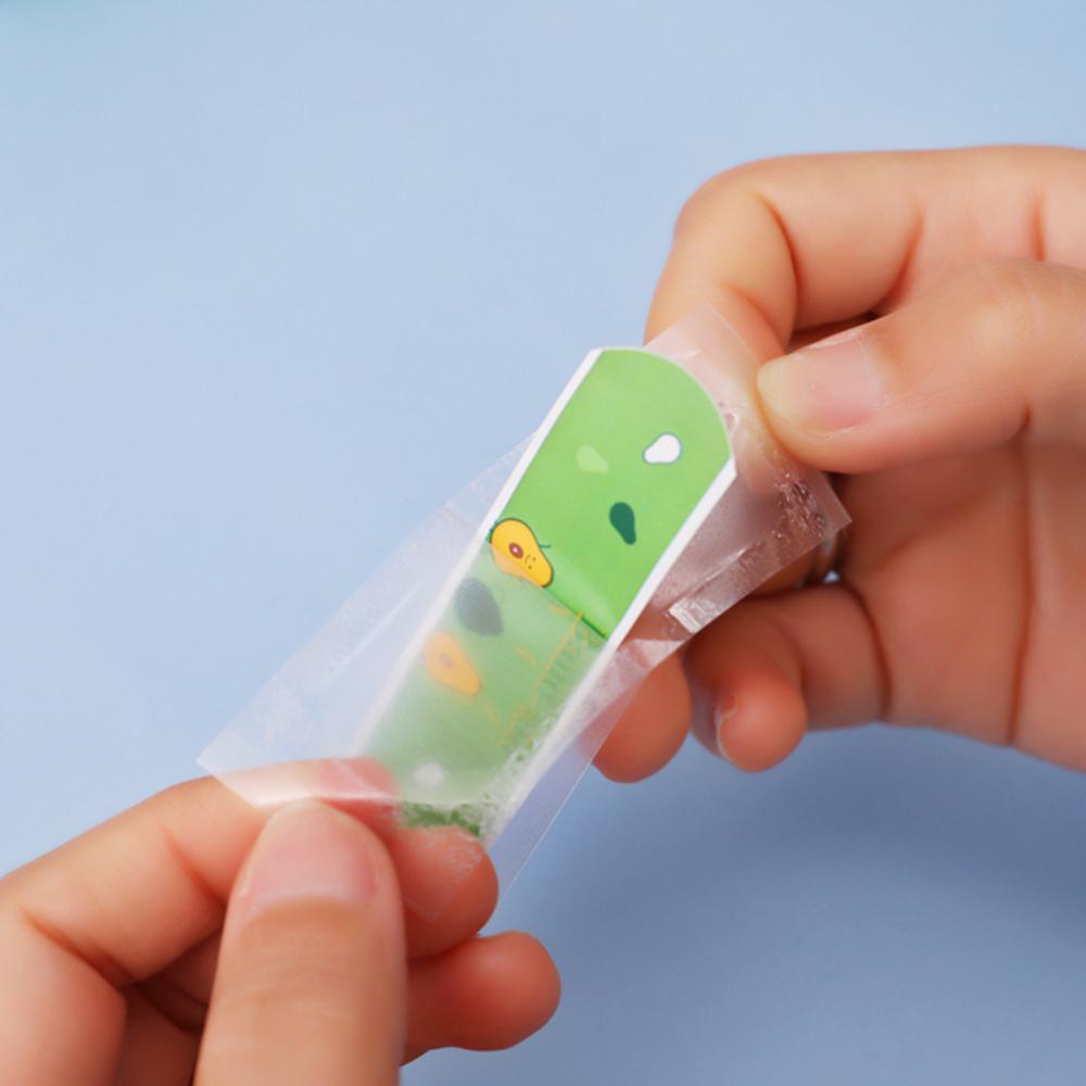 Set 4 Miếng Dán Băng Cá Nhân Thoáng Khí Chống Mài Mòn Chống Thấm Nước Họa Tiết Hoạt Hình Dễ Thương Dành Cho Trẻ Em